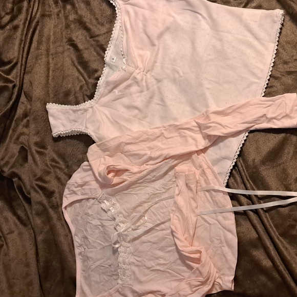 2 Lewkin Tops - Picture 3 of 8